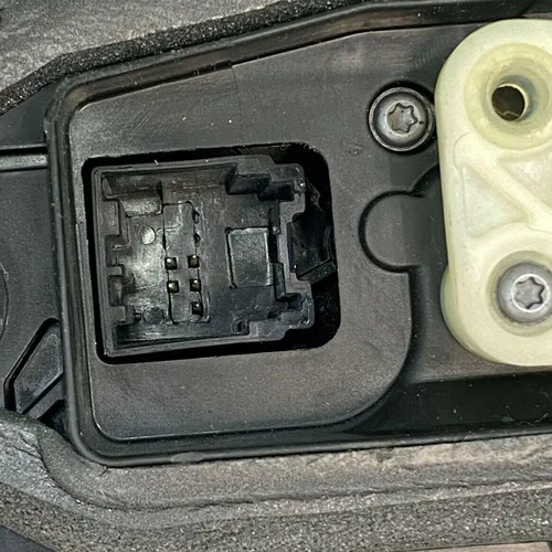 Vista 5 de Actuador de cerradura de puerta eléctrico para Cadillac Chevrolet GMC 15-24 modelos seleccionados delantero derecho (lado del pasajero delantero)