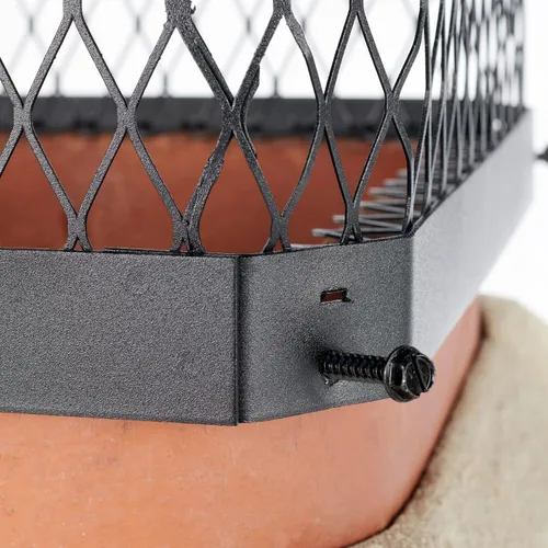 Vista 5 de HY-Guard HG99 Cubierta de Chimenea de Acero Galvanizado de Una Sola Salida con Perno, Tamaño de Malla 3/4", Se Adapta al Exterior de Baldosas