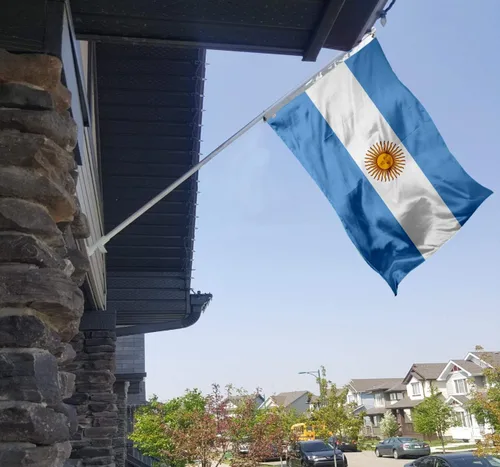 Vista 5 de Bandera argentina de 3 x 5 pies, grande, poliéster 100D en ambos lados para exteriores e interiores moderados, ojales de latón con cabecera de lona