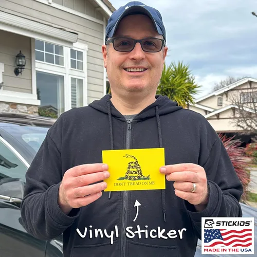 Vista 2 de Stickios Adhesivo de Bandera Gadsden 'Dont Tread On Me' - Calcomanía Patriótica Bandera Americana 1776 para Autos, Camiones y Ventanas de Vehículos