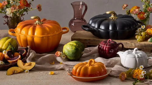 Vista 7 de Le Creuset Cocotte de calabaza de hierro fundido esmaltado, 4 cuartos de galón., regaliz