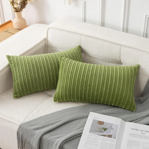 Vista 21 de UGASA - Fundas de almohada decorativas de terciopelo suave y sólidas de Navidad para sala de estar/sofá, 16 x 16 pulgadas, 2 unidades, color burdeos