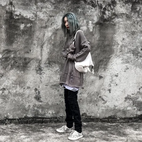 Vista 5 de Zhiyouni Suéter gótico punk para mujer, suelto, de gran tamaño, a rayas, rasgado, suéter de punto