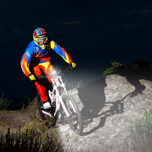 Vista 4 de StellarLights 300 Lumen Bicicleta Faro Gran Angular Mejor LED Bike Light Set