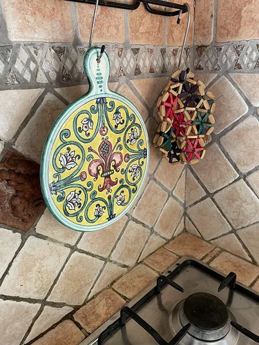 Vista 2 de CERAMICHE PARRINI - Utensilios de cocina de cerámica italiana, utensilios de cocina, salvamanteles de cerámica decorados lirio pintado a mano hecho