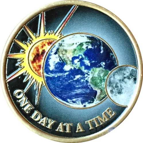 Vista 7 de One Day at a time, universo, dol, luna, tierra medallón de color chip con oración de serenidad