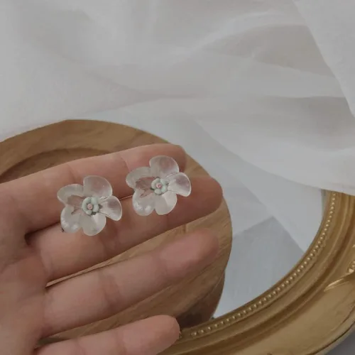 Vista 4 de 2 pares de aretes de resina de rosa transparente dulce para mujeres y niñas