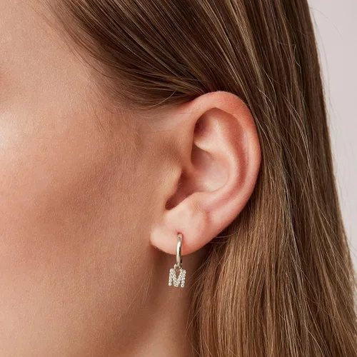 Vista 2 de PAVOI Aretes de plata de ley 925 chapados en oro de 14 quilates con inicial colgante, aretes de aro con inicial de circonita cúbica para mujer