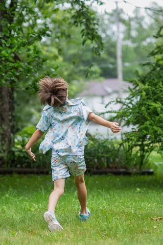 Vista 6 de Bluey Camisa y pantalones cortos hawaianos familiares con botones y muffin de bingo