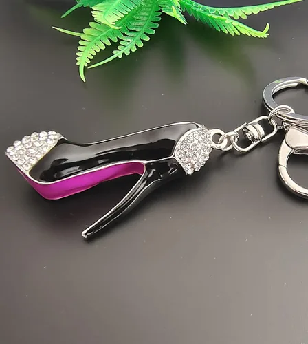 Vista 4 de JIAHATE Llavero de zapato de tacón alto con diamantes de imitación de moda, llavero de cristal para zapatos, llavero para mujer, bolso de mujer