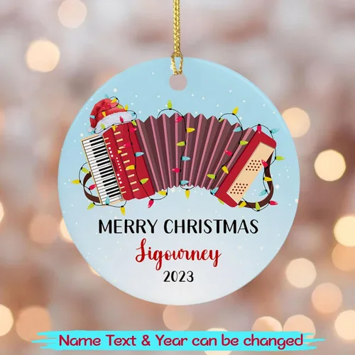Vista 2 de Adorno de Navidad personalizado de acordeonista que toca acordeón, nombre personalizado y año, adorno de Navidad para acordeonista, instrumento
