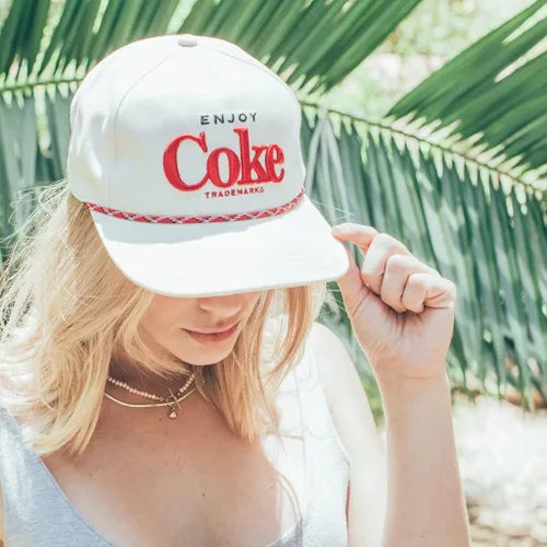Vista 2 de AMERICAN NEEDLE Coca Cola - Gorra de béisbol ajustable para cola, color clásico