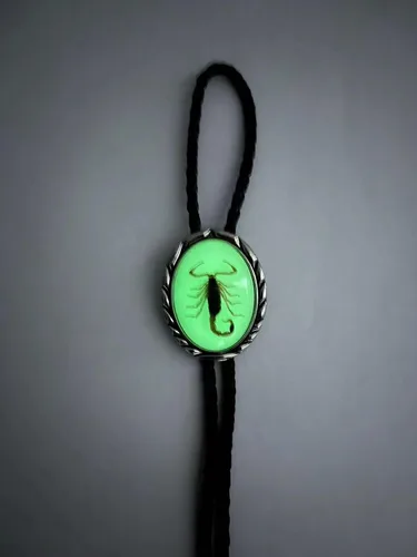 Vista 216 de Jeilwiy Corbata de bolo para hombre, corbata de vaquero occidental, collar de corbata de bolo dorado, corbata de cuero, corbata de Halloween