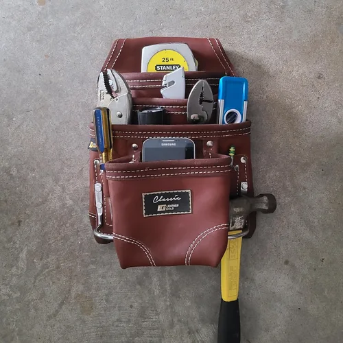 Vista 6 de Bolsa de herramientas de carpintero de oro de cuero 3350, cuero curtido al aceite marrón 10 bolsillos Full-grain leather with 2 hammer holders and