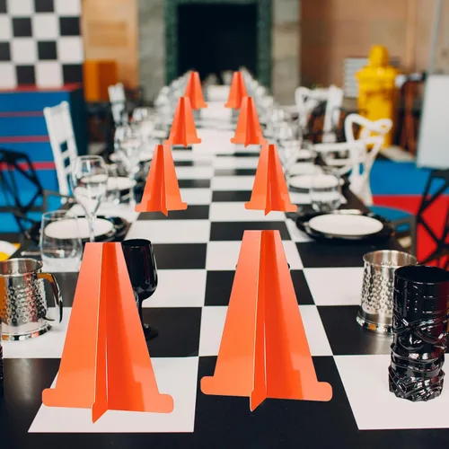 Vista 5 de Affrolling 8 centros de mesa de autos de carreras para mesas, conos pequeños de tráfico naranjas de 7 pulgadas, suministros de fiesta de cumpleaños