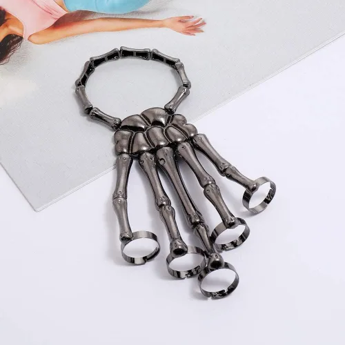 Vista 2 de Pulsera punk hecha a mano para Halloween, diseño de huesos de la mano y con dedos con anillos de metal para mujer, niña, regalo de fiesta, joyería