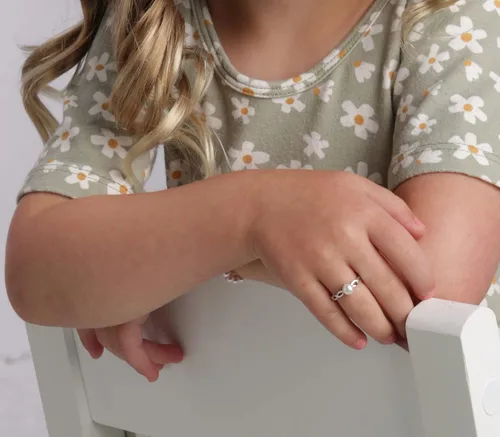 Vista 4 de Anillo de plata de ley con perlas cultivadas para niñas pequeñas niños y bebés