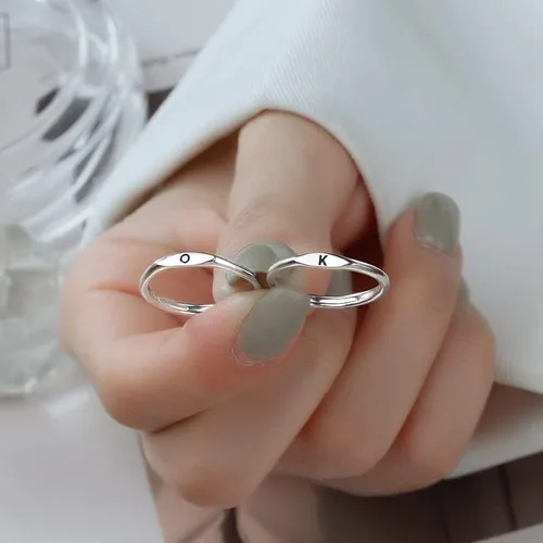 Vista 7 de Anillo de inicial para mujer, lindo anillo ajustable con letras mayúsculas de plata apilable
