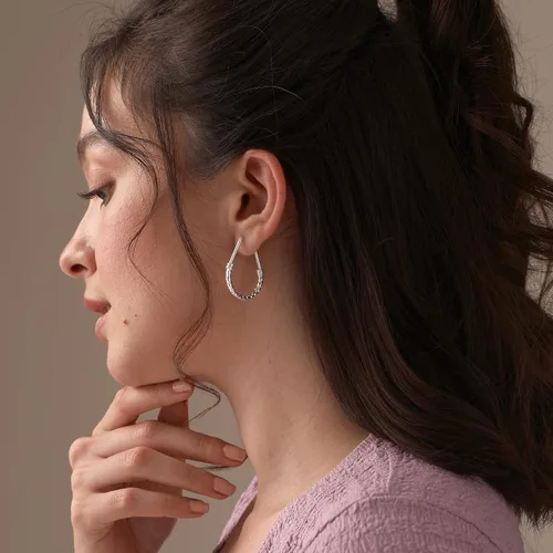 Vista 2 de LeCalla - Aretes de plata esterlina con diseño italiano ovalado para mujer