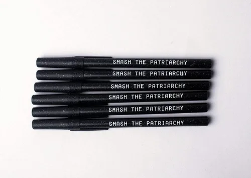 Vista 3 de Smash The Patriarchy" Black Sparkle Feminist Pen Pack mujeres feminismo liberal bolígrafo