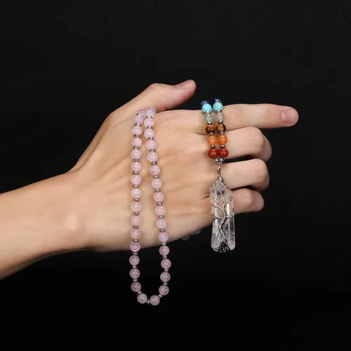 Vista 3 de Jovivi Collar con cristales curativos de 7 chakras naturales envueltos en alambre de cuarzo transparente colgante de árbol de la vida curativo