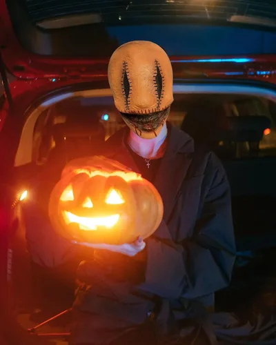 Vista 4 de Bulex Máscara de asesino en serie de cara sonriente, máscara de película de terror, accesorios de cosplay espeluznantes para Halloween, accesorios