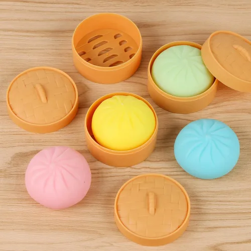 Vista 3 de MEIEST - Juego de 4 bolas antiestrés esponjosas y coloridas, juguete sensorial para aliviar la ansiedad, juguete para apretar masa, panecillo