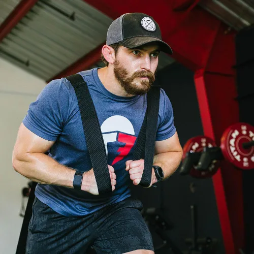 Vista 3 de Titan Fitness Trineo de entrenamiento de velocidad de potencia con correa de 14.5 pies, capacidad de 500 libras, arrastre ponderado o trineo