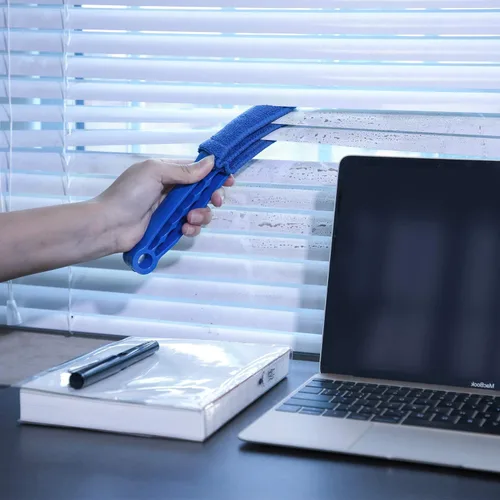 Vista 7 de Hiware Limpiador de Persianas de Ventana Cepillo Plumero con 5 Fundas de Microfibra - Herramientas Limpiadoras de Persianas para Contraventanas