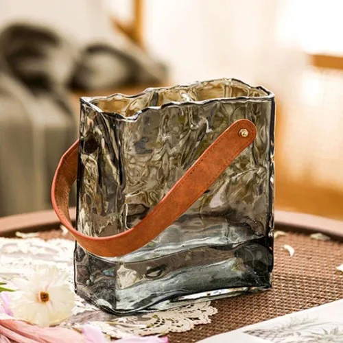 Vista 7 de Florero de cristal para flores, jarrones transparentes para centros de mesa, jarrón de vidrio hecho a mano con asa de cuero, pequeños jarrones