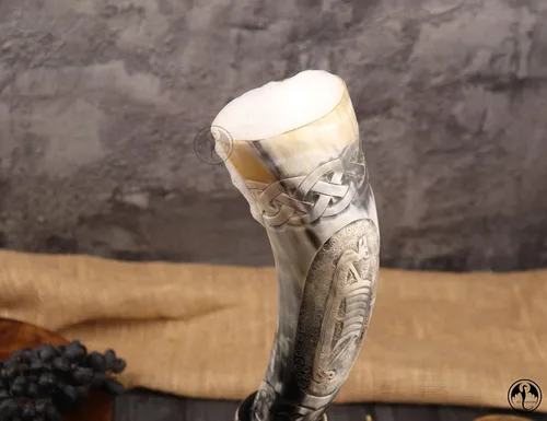 Vista 7 de Cuerno vikingo con soporte Abuey natural grabado a mano grande Seguro para alimentos Regalos vikingos nórdicos únicos para hombres y mujeres