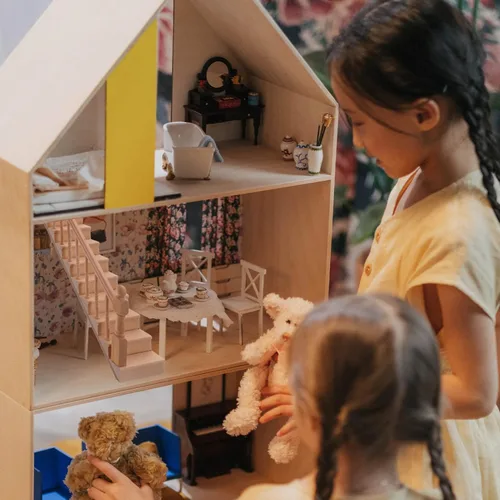 Vista 2 de DOITOOL Escalera en miniatura de 12 escalas con pasamanos izquierdos, sin pintar, accesorio de muebles de casa de muñecas de madera para bricolaje
