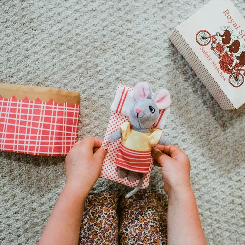 Vista 23 de Animales en cajas - Juego de manoplas el gatito con peluche y accesorios