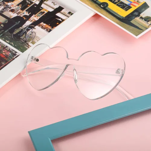 Vista 2 de Maxdot Heart Shaped Sunglasses for Women Transparente