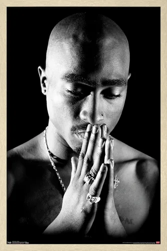 Vista 6 de Trends International Tupac - Póster de pared rezando, 14.725 x 22.375 pulgadas, versión enmarcada de madera de granero