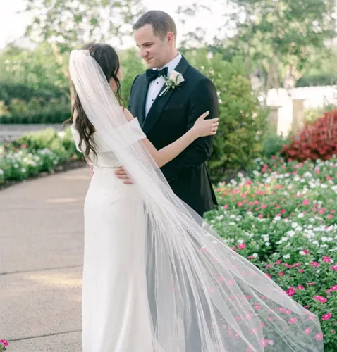 Vista 4 de Aularso Velos de boda simples para novias de 118 pulgadas de largo con accesorios para el cabello de catedral 1 nivel blanco