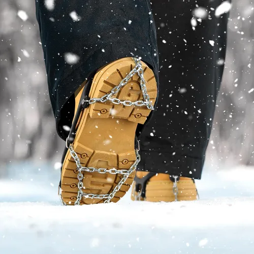 Vista 6 de Tacos de hielo para zapatos y botas, tacos de tracción para hombres y mujeres, cadenas para botas, crampones para antideslizantes, palas al aire