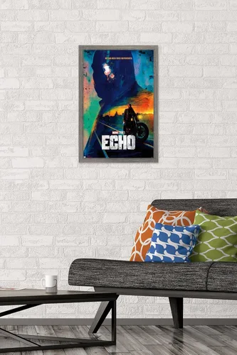 Vista 2 de Trends International Marvel Echo - Póster de pared de una hoja, 22.4 pulgadas de largo x 14.7 pulgadas, versión enmarcada de madera de granero