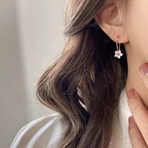 Vista 2 de Reffeer 925 Sterling Silver Flower Chain Drop Earrings Hoop for Women Teens Huggie Hoop Dangle Earrings Chain