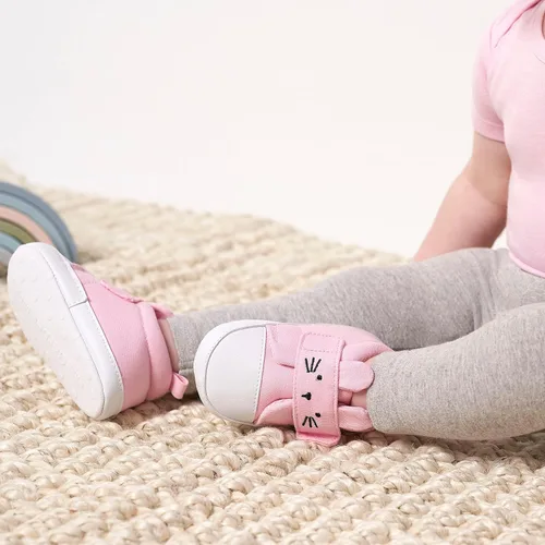 Vista 2 de Gerber Zapatillas unisex para bebé, zapatos de cuna para recién nacidos, niños pequeños, neutros, para niño y niña