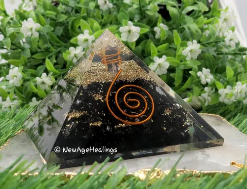 Vista 2 de Pirámide de orgón grande Cristal de pirámide de shungita Pirámide de orgonita en espiral Pirámides de órganos Curación de energía positiva