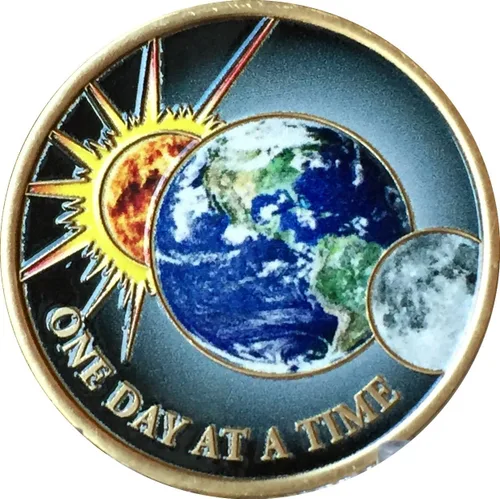 Vista 3 de One Day at a time, universo, dol, luna, tierra medallón de color chip con oración de serenidad