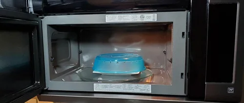 Vista 4 de Rock Paquete de 4 cubiertas para salpicaduras de platos para microondas. Mantén tu microondas limpio mientras calientas artículos desordenados