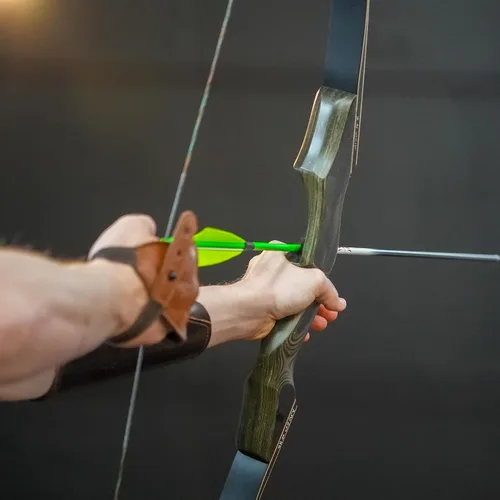 Vista 3 de El arco recurvo cazador negro inspeccionado por Shatterproof Archery