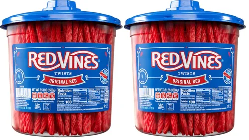 Vista 3 de Regaliz de Red Vines sabor rojo original, caramelo suave y masticable en tiras, jarra de 3.5 libras