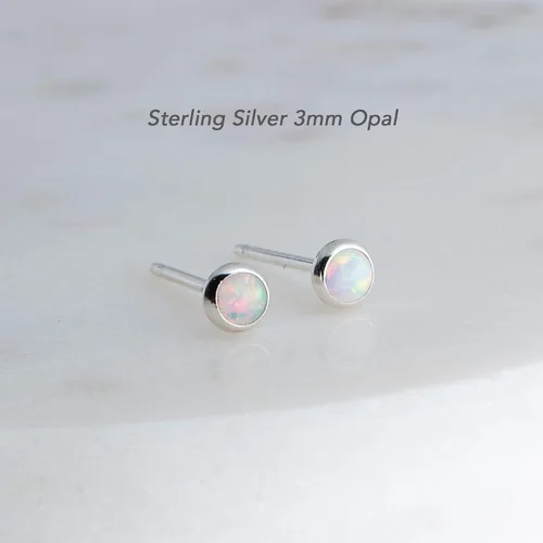 Vista 85 de Aretes pequeños de plata de ley para cartílago, tragus, hélix, múltiples piercings hipoalergénicos, piedra natal para mujer, juego de bisel