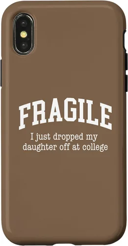 Vista 5 de Frágil - Carcasa para iPhone 16 con texto en inglés "I Just Ddrops My Daughter Off at College Parents