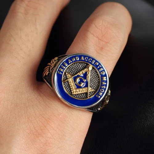 Vista 2 de IFUAQZ Anillo masónico de acero inoxidable para hombre con símbolo de masones de oro azul libre y aceptado, Metal, Sin piedras preciosas