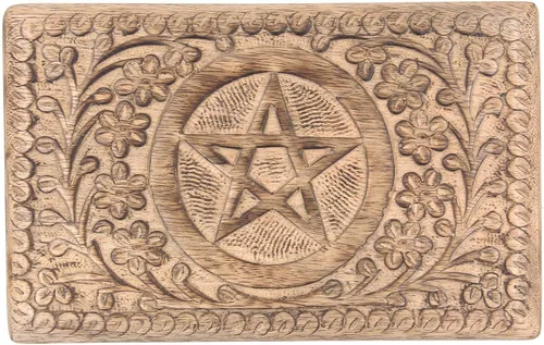 Vista 5 de DharmaObjects - Caja de almacenamiento de madera con diseño de estrella de pentagrama tallada, Madera, L