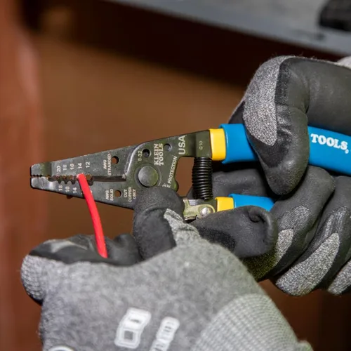 Vista 11 de Klein Tools D2139NE11055 - Juego de alicates, fabricado en Estados Unidos, con alicates de corte lateral de Lineman y pelacables de cobre